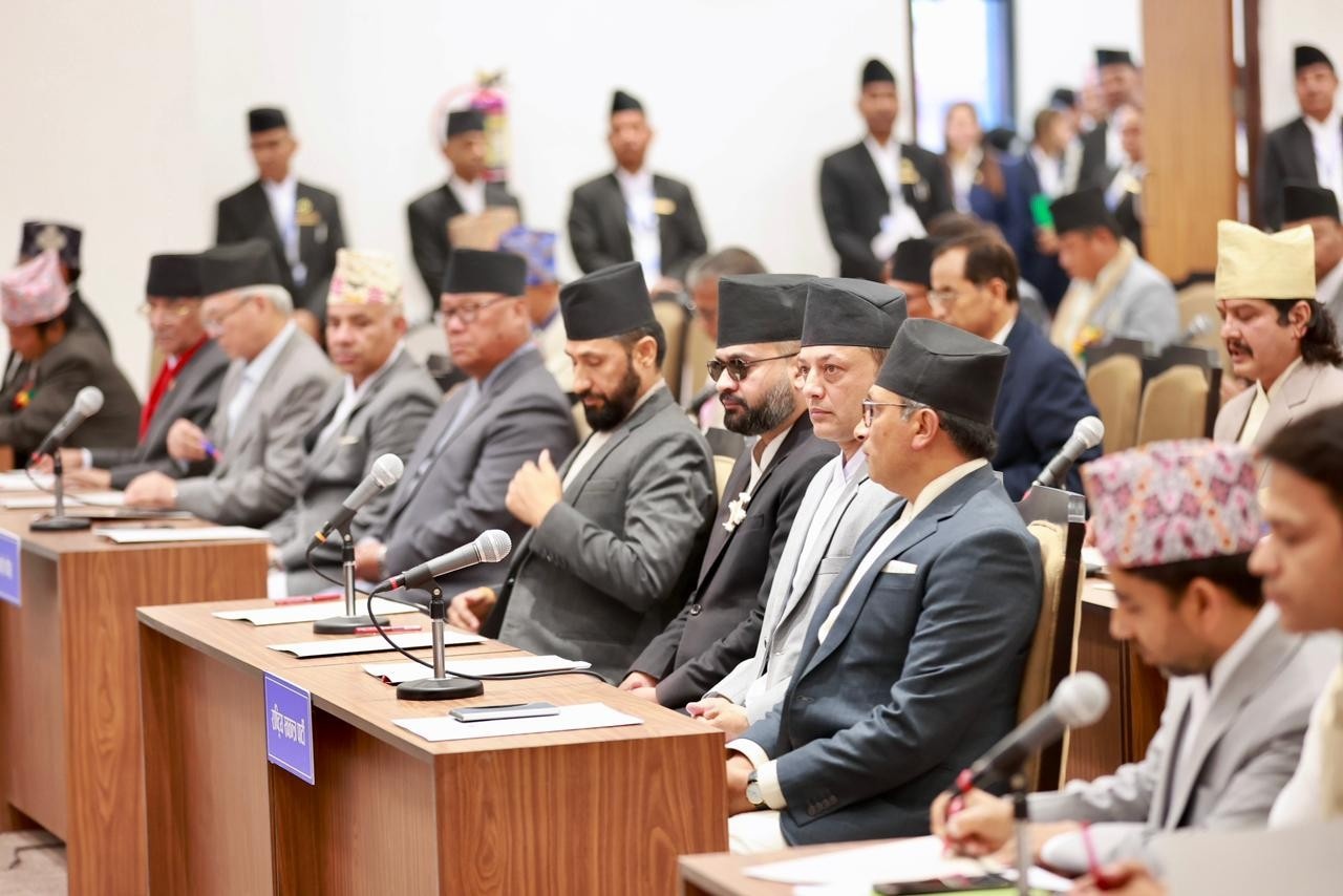 संसद्‌मा बोल्दै छन् आज यी शीर्ष नेता